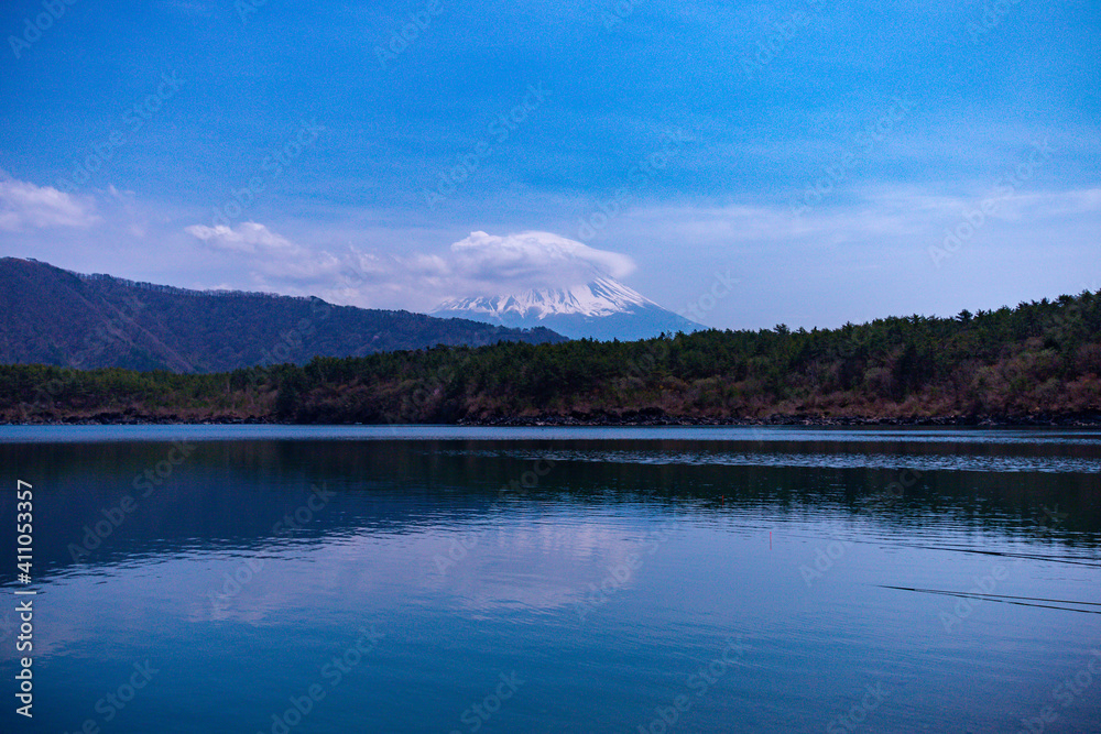 lake and mountains - Mount Fuji in Japan 
