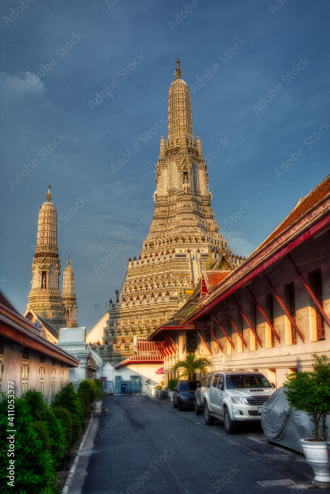 Fototapeta premium wat arun tempel bangkok Thailand, place of buddhism