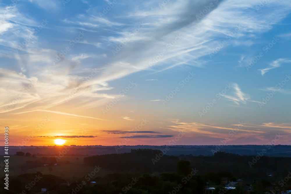 Fototapeta premium atardecer de colores hermosos