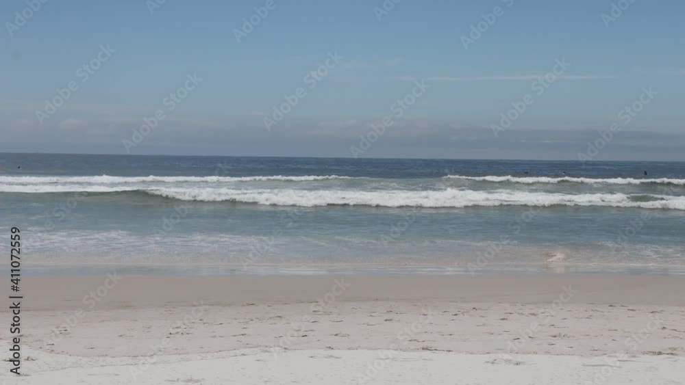Time lapse: Observing the movement of waves and people Time lapse: Observing the movement of waves and people