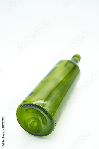 botella, botella de vino, vino, vacía, verde, fondo blanco, close up, grape, empty bottle, wine bottle, green bottle, botella verde