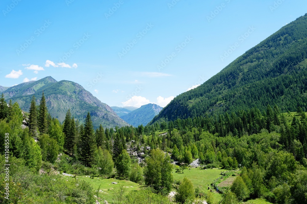 Valley of the River Chuya not far from the Aktash.