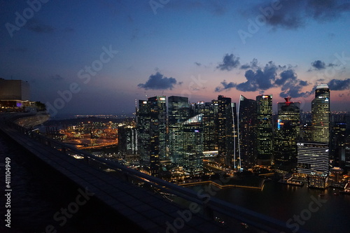 Aerial view of Skyscraper and Marina Bay area at night from infinity pool in Singapore - シンガポール マリーナベイ エリア インフィニティプールからの眺め 夜景