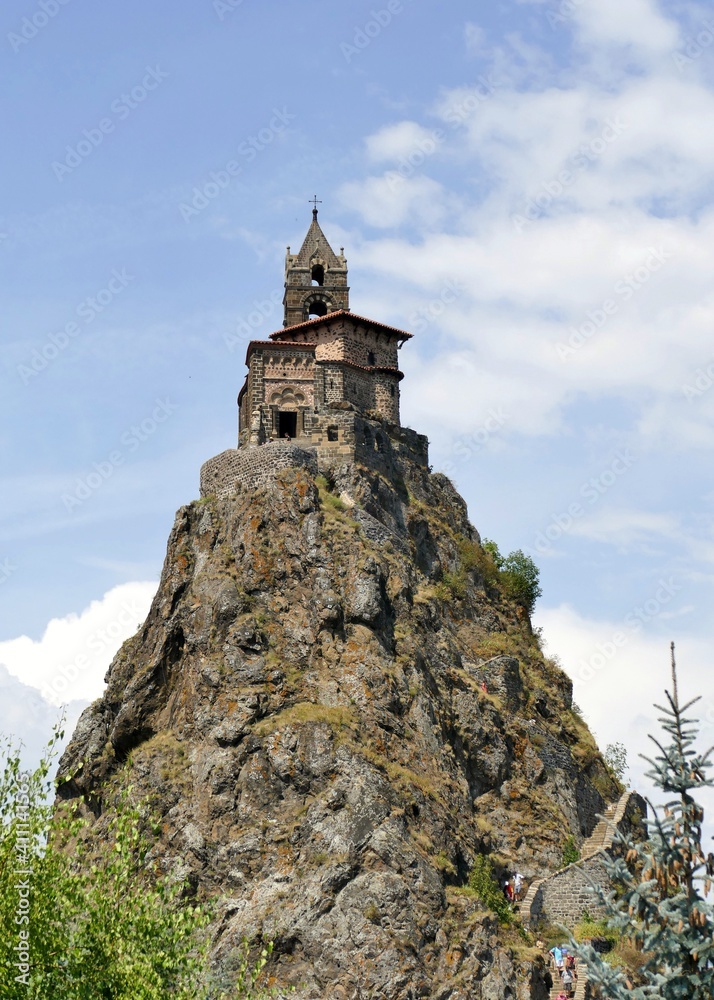 La chapelle Saint-Michel en haut du rocher d’Aiguilhe près du Puy-en-Velay
