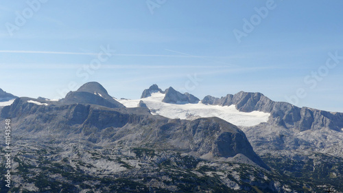 Blick vom Gipfel des Krippenstein zum Dachstein-Massiv mit seinem Gletscher, Welterberegion Dachstein, Salzkammergut, Österreich