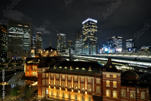 東京駅から南口から見る