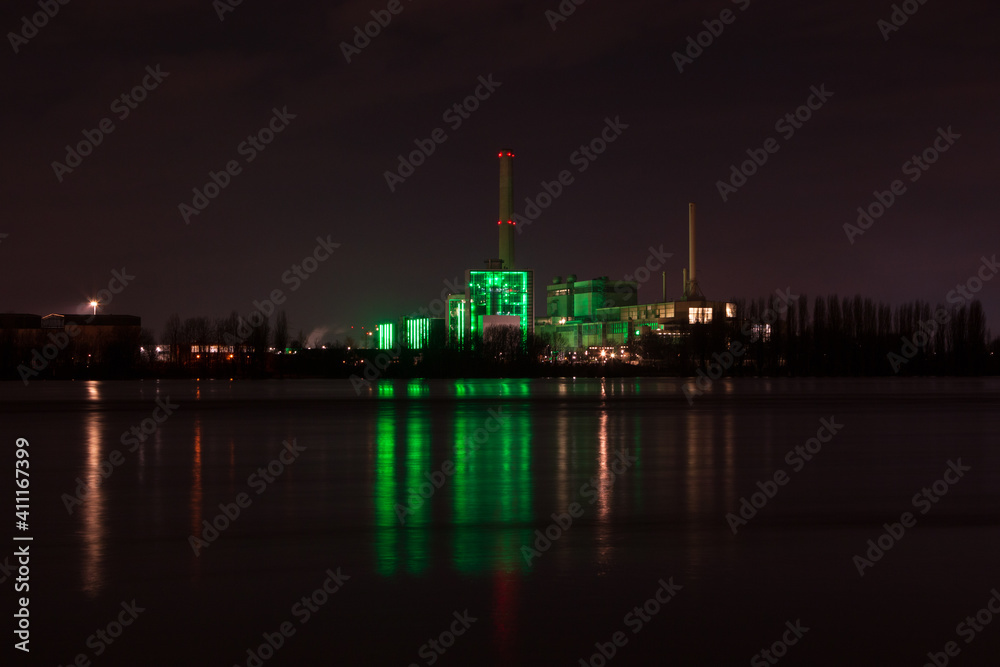 Naklejka premium Modernes Kraftwerk im Hafen Düsseldorf, Gaskraftwerk, Kraft Wärme Kopplung