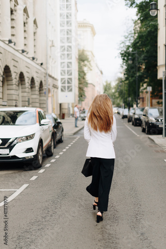 A woman with a bag on the background of the city
