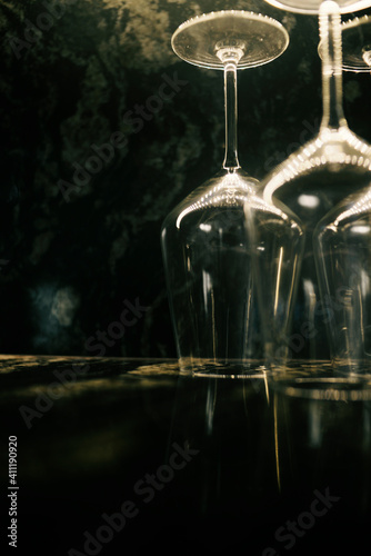 Copa de cristal para vino y bebidas en un restaurante de lujo
