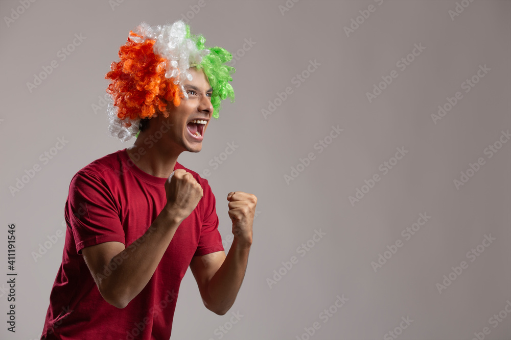 © IndiaPix - young man wearing tricolour wig and cheering, independence day