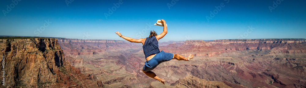 Ein Ziel welches bei einem Westküsten Roadtrip in den USA sicher nicht fehlen darf: Eines der großen Weltwunder der Erde, der berühmte Grand Canyon. Ein Ziel welches bei einem Westküsten Roadtrip in den USA sicher nicht fehlen darf: Eines der großen Weltwunder der Erde, der berühmte Grand Canyon.