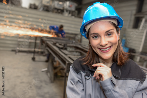 Obraz na plátně Female worker in the metallic industry