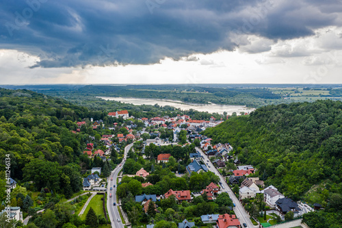 Widok z lotu ptaka na Kazimierz Dolny nad Wisłą © lukszczepanski