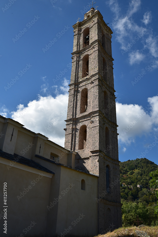 Clocher baroque de San Nicolao di Moriani en Corse