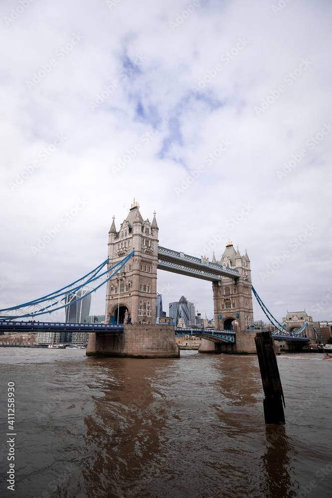 Obraz premium Daytime Bridge