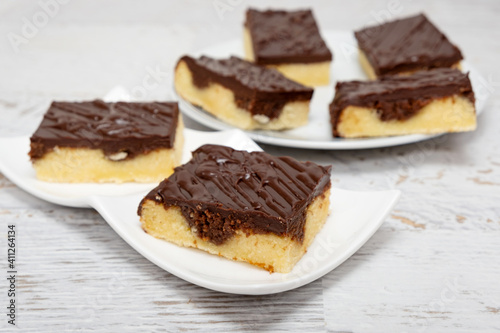 Obraz na płótnie Chocolate vanilla loaf marble cake with chocolate glazing w salonie