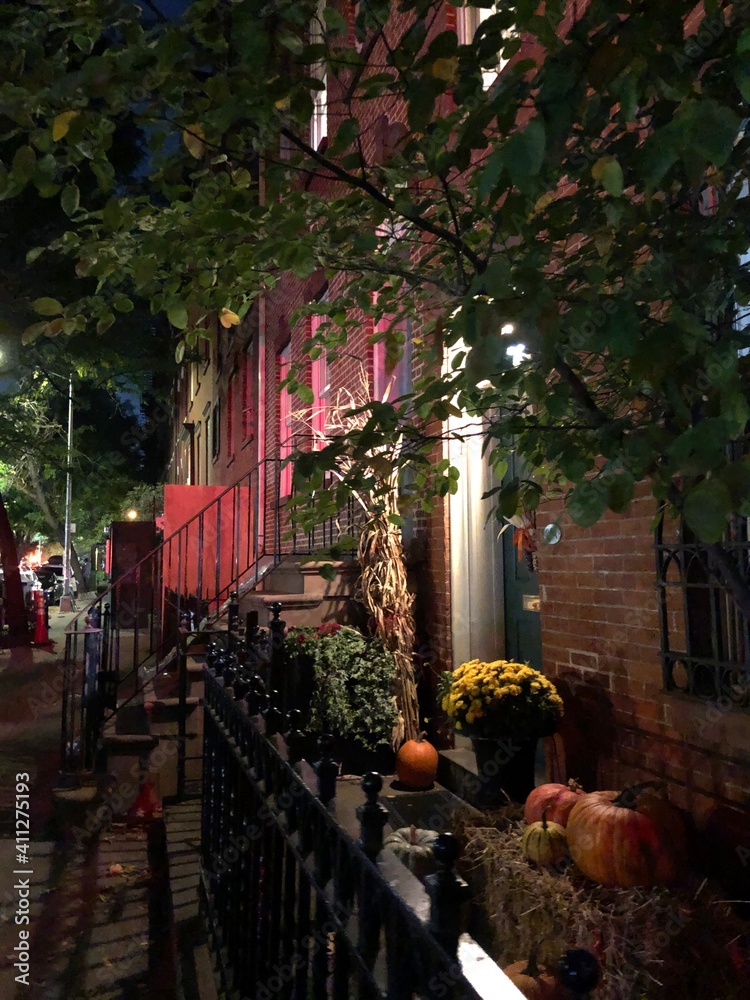 Naklejka premium candles in a cemetery