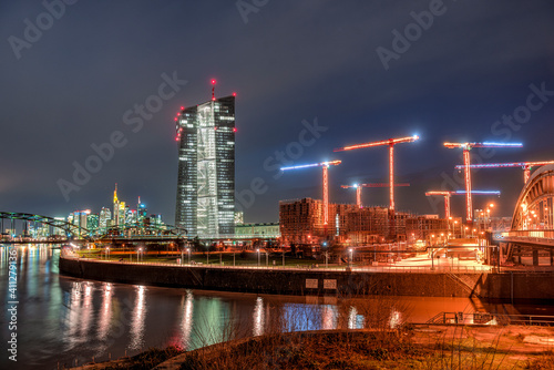 Die Europäische Zentralbank in Frankfurt am Main bei Nacht © Frank Wagner