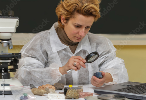 Wallpaper Mural Geologist Researcher Working Torontodigital.ca
