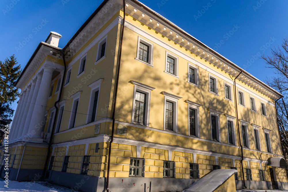 Naklejka premium walk through the winter park of the city of Chernihiv6