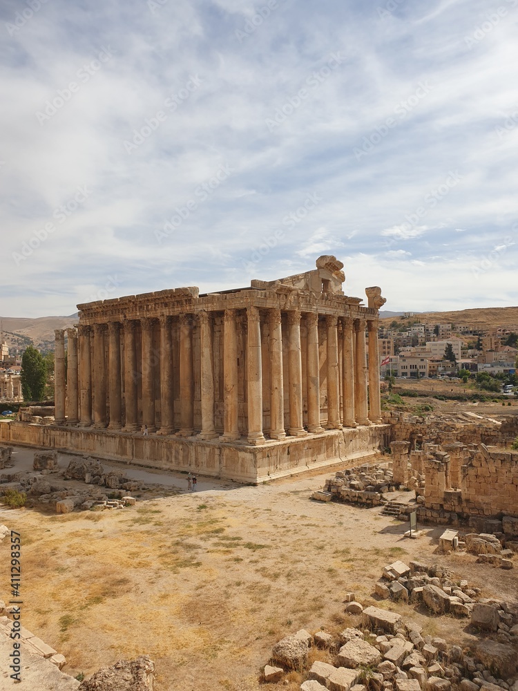 Obraz premium Baalbek, Lebanon - October 2020: Historic temple and monument in Baalback Bekaa area. A Phoenician city where a triad of deities was worshipped, was known as Heliopolis during the Hellenistic period.