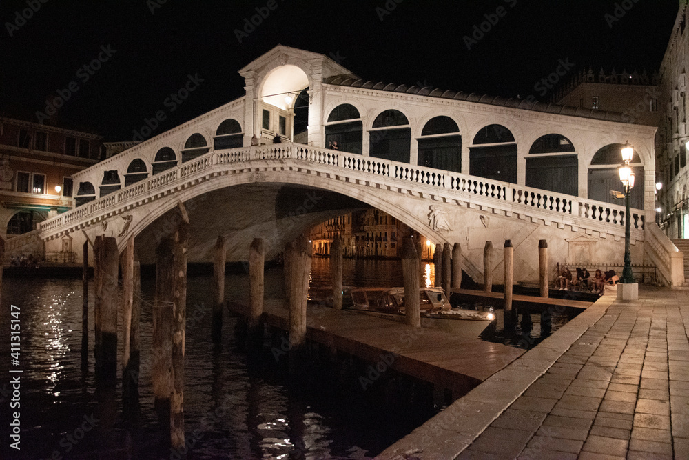 The Rialto Bridge over the Grand Canal, City of Venice, Italy, Europe