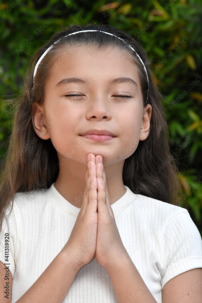 Fototapeta premium Young Philippina Girl In Prayer Closeup