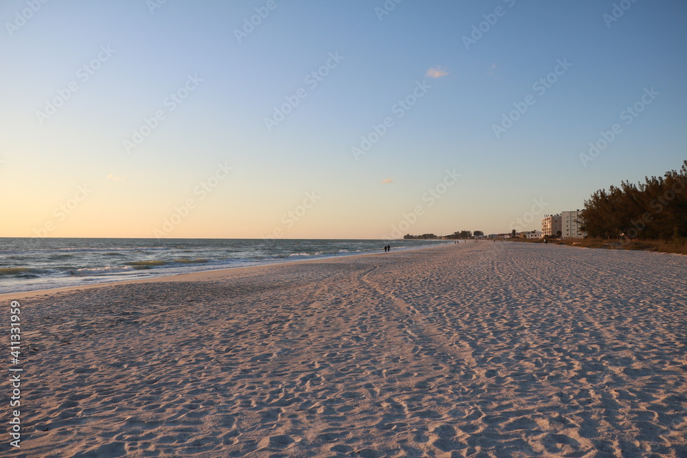Fototapeta premium Dusk at Manatee public beach at Anna maria island, Florida USA