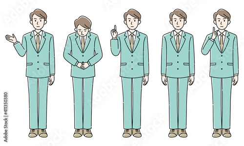 真剣な顔で制服で応対する男性スタッフ