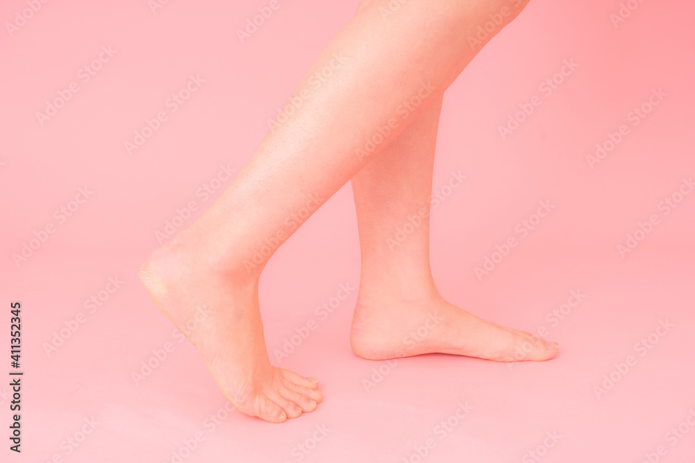 女性 足 女性 足