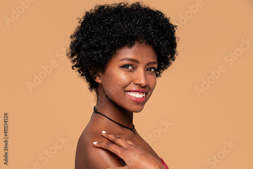Картината върху платно Beauty portrait of african american woman with delicate makeup