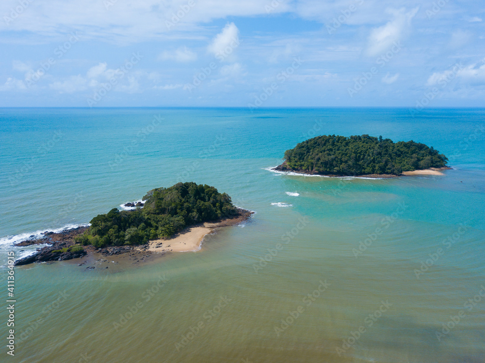 Fototapeta premium aerial view of beach at Phra Thong Island