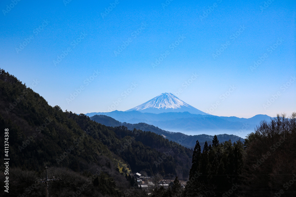 Fototapeta premium 富士山 山梨県甲斐市からの遠景 (2021年2月) Mount Fuji (View from Yamanashi Prefecture)