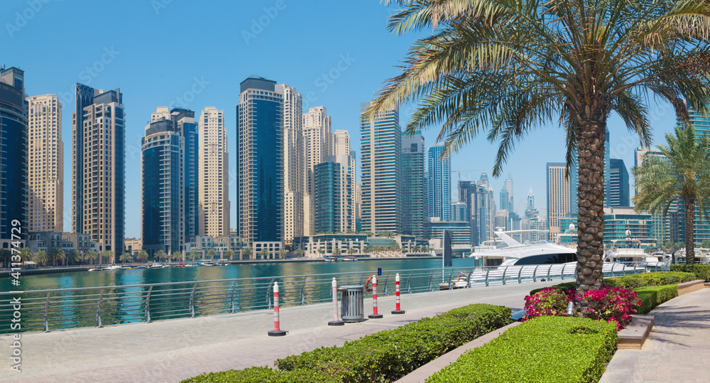 DUBAI, UAE - APRIL 1, 2017: The promenade of Marina.