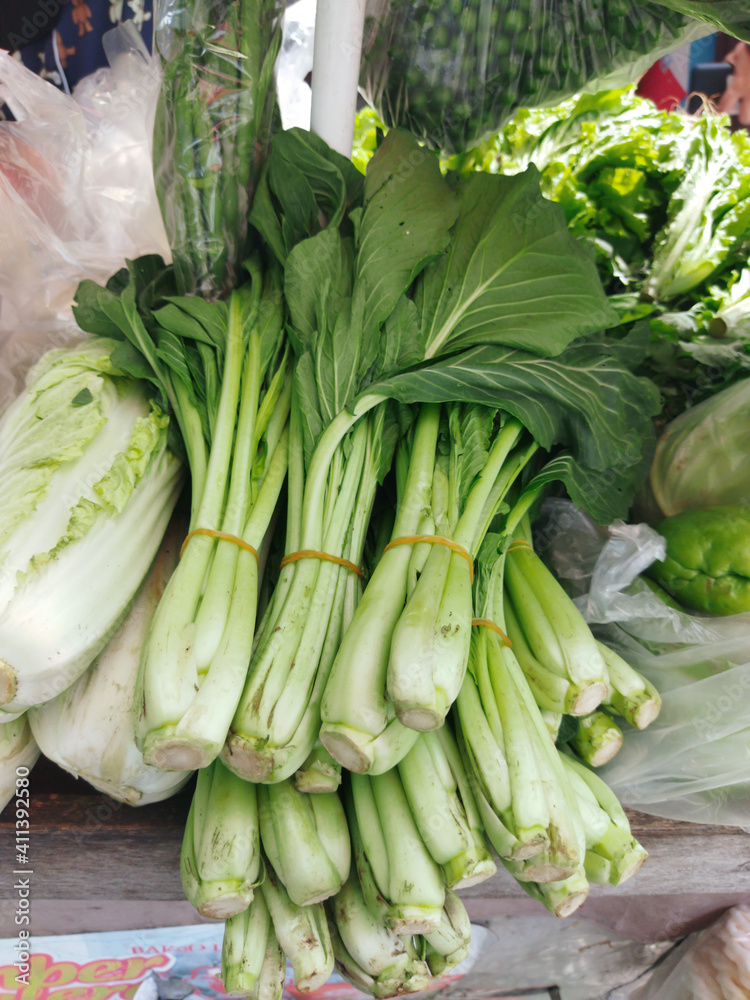 Mustard greens can be cooked to make soup or can be stir-fried depending on the taste of the cook, or can also be used as a complement to noodles to make it healthier Mustard greens can be cooked to make soup or can be stir-fried depending on the taste of the cook, or can also be used as a complement to noodles to make it healthier