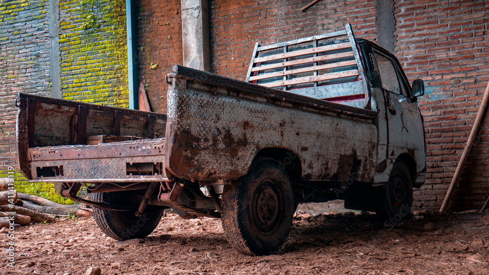 Obraz premium old abandoned truck