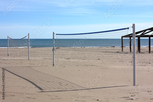 Beach volley court closed due coronavirus restriction during the third wave in Spain. © Ruben