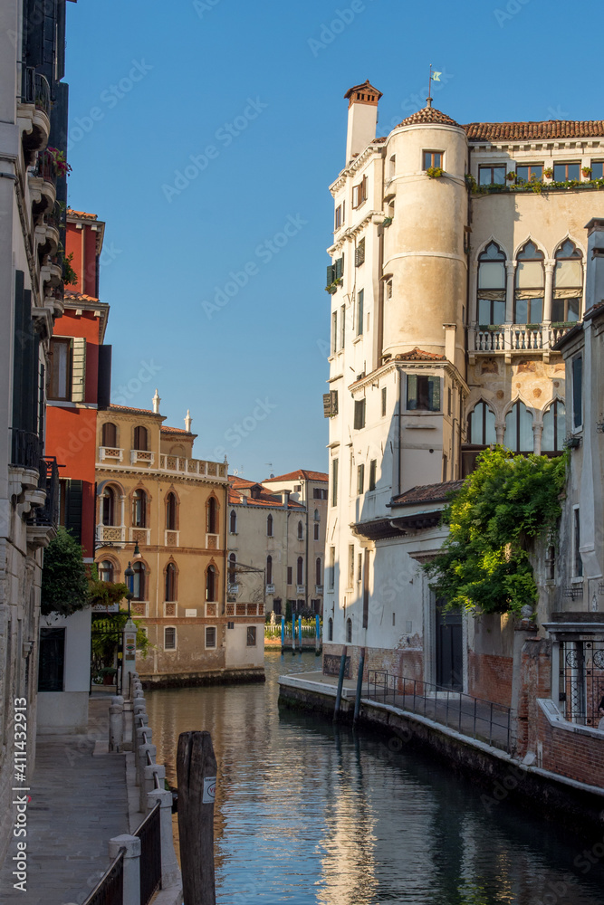 Naklejka premium discovery of the city of Venice and its small canals and romantic alleys