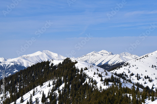 Blick auf den Bruderkogel und den gro  en B  senstein vom Rosenkogel in der Steiermark    sterreich