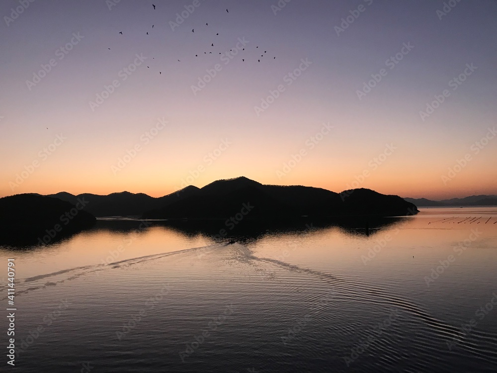 Fototapeta premium sunset over the sea