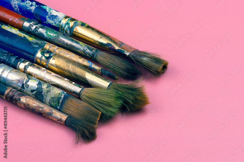 Fototapeta premium Art brushes in paint close-up