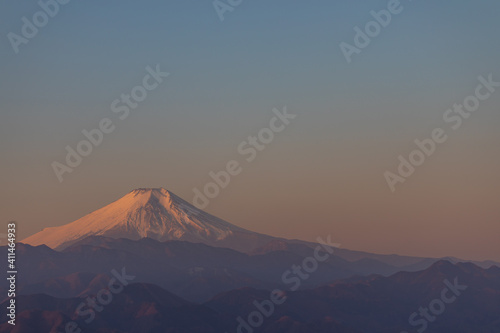 陣馬山頂から朝焼けの富士
