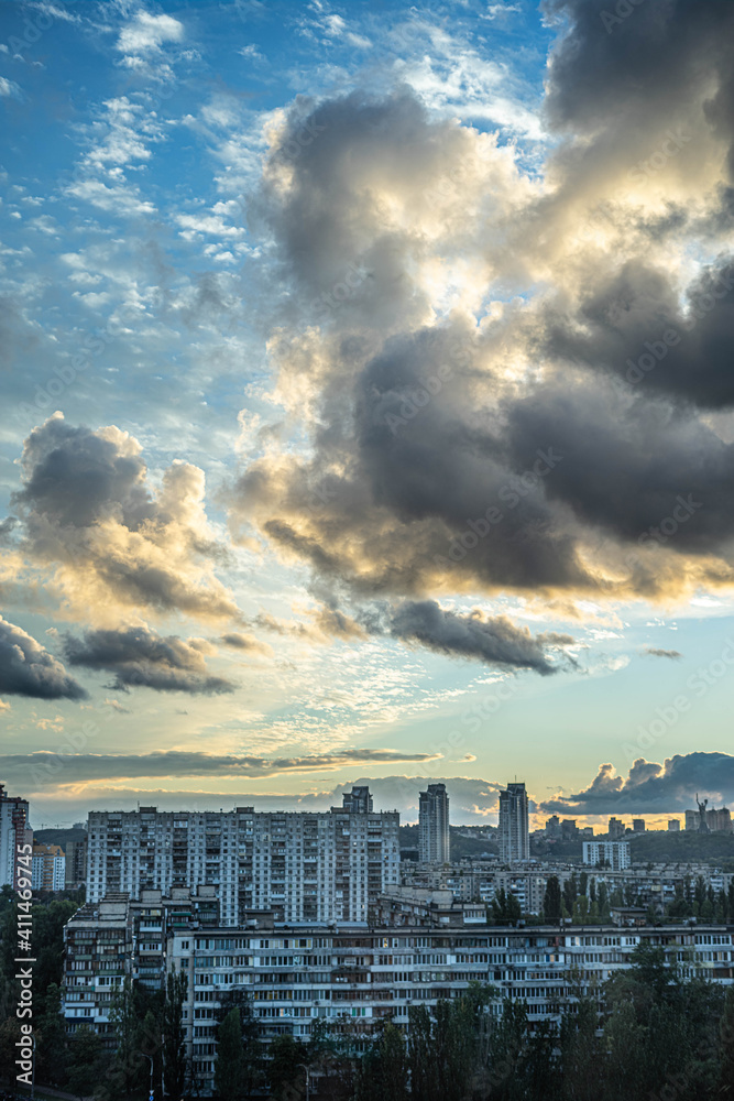 Fototapeta premium sunset clouds over the city