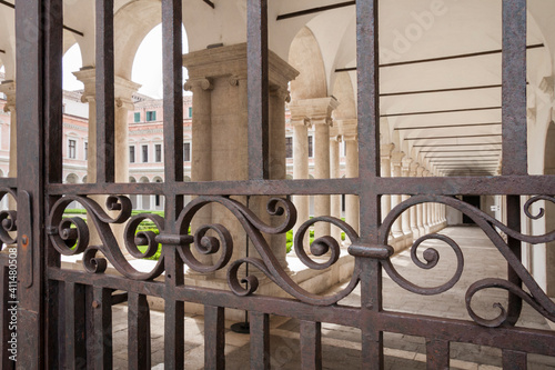 Blick durch die Pforte des Klosters San Giorgio Maggiore, Venedig photo