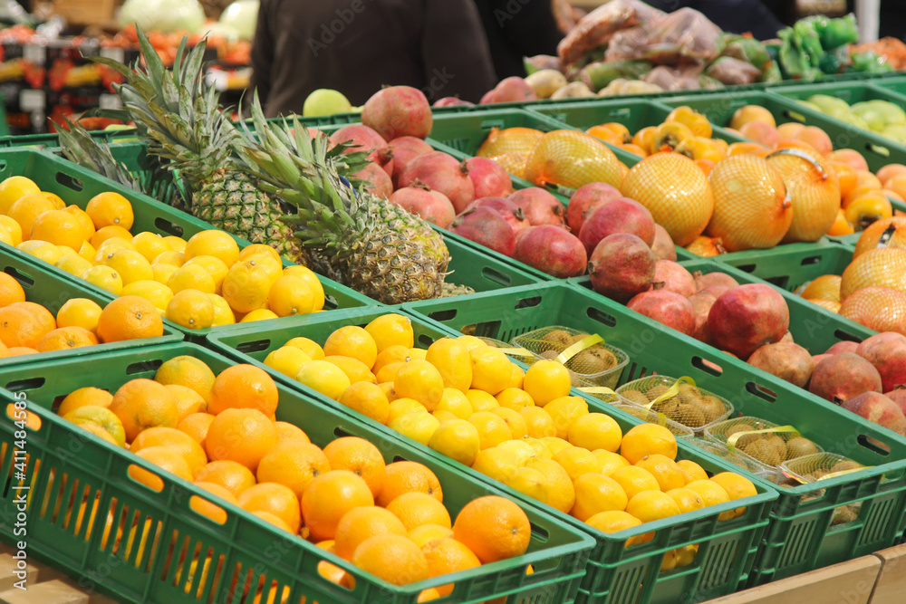 Fruits, oranges, lemons, pomegranates, pineapple and pomelo are sold in the store. Harvest on the market counter. 
