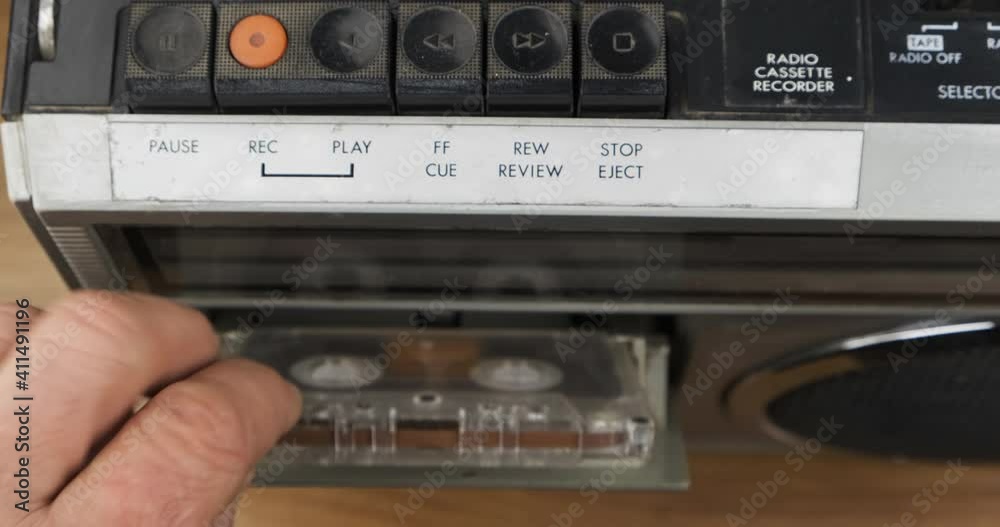 Vidéo Stock Press the eject button, turn the audio cassette over and