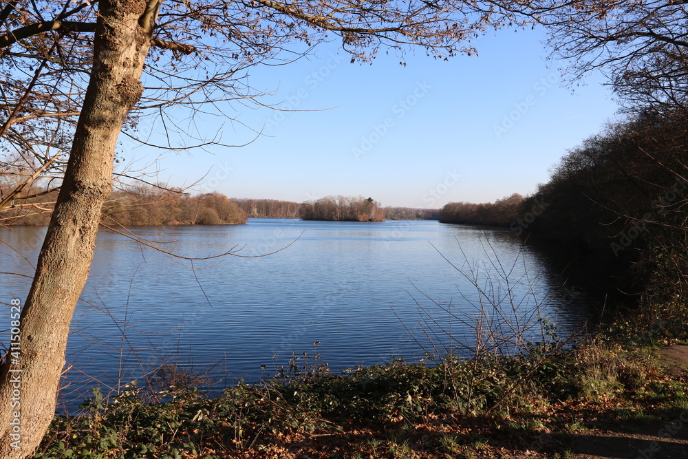 Blick auf den Unterbacher See im Winter Blick auf den Unterbacher See im Winter