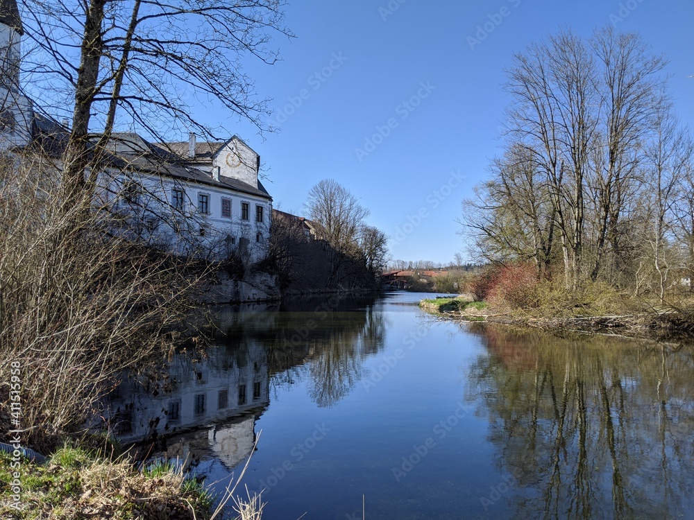 Obraz premium Pertenstein castle sitting besides Traun river