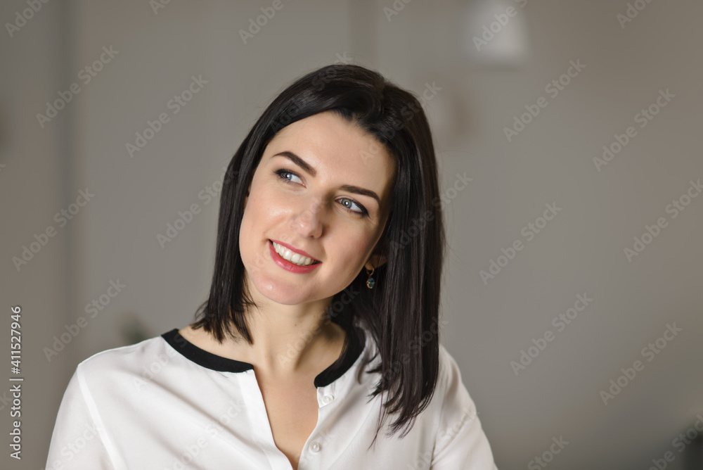 a brunette woman portrait in the office sits at the table