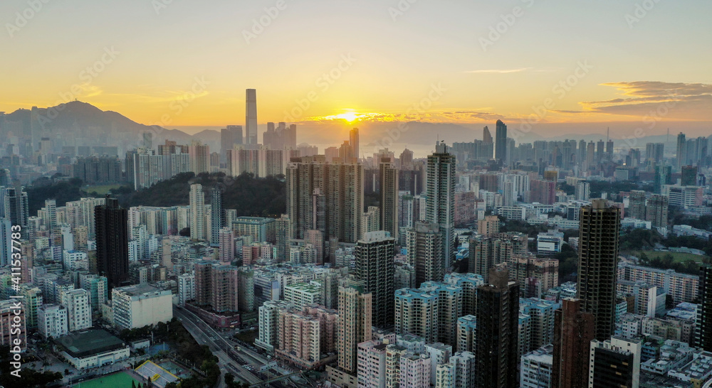 Fototapeta premium The sunset at Hong kong city skyline.